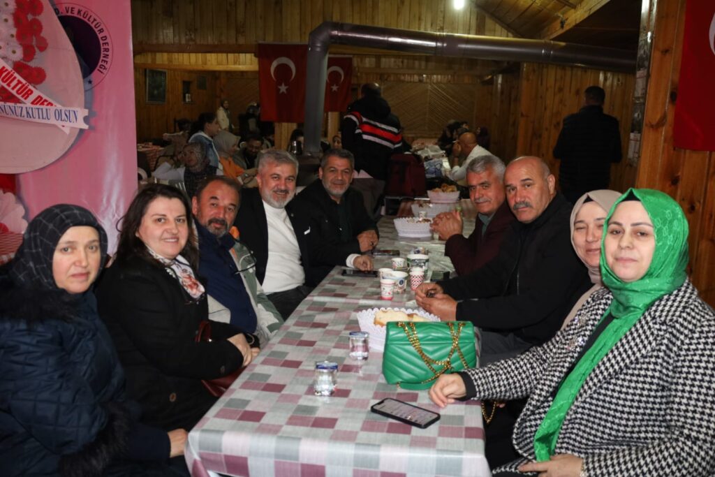 Özlü Derneği Ramazan boyu iftarda yemek vererek köylülerini Özlü ‘de bir araya getirdi.